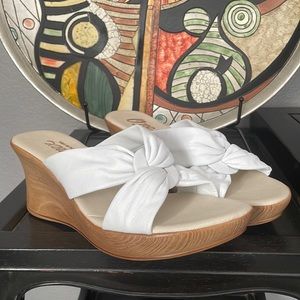 Gorgeous Onex White Leather Sandals